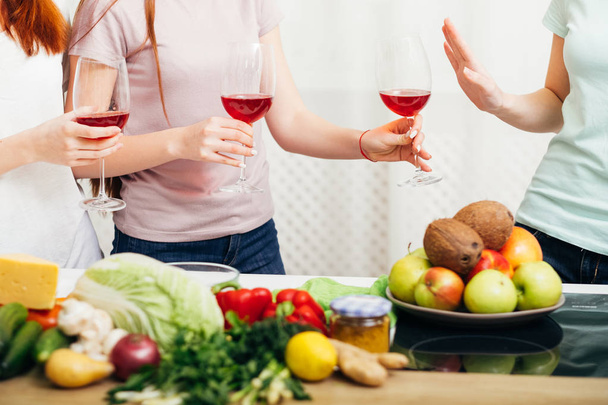 women party healthy lifestyle alcohol refuse wine - Φωτογραφία, εικόνα