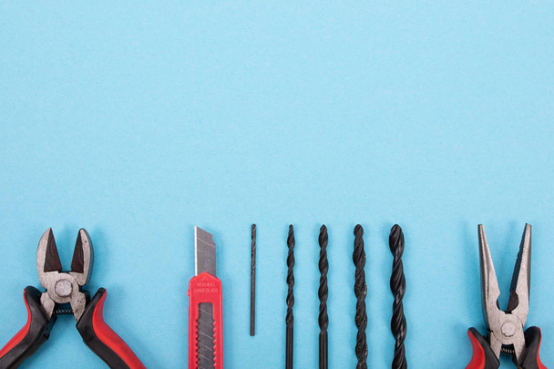 Set of different tools on blue background - Foto, Bild