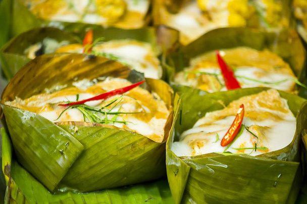 pescado al vapor con pasta de curry es otro plato tailandés popular
 - Foto, imagen