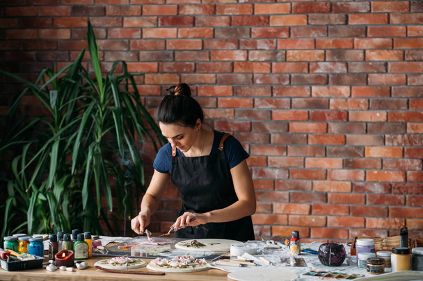 ceramic craft artwork inspiration woman tools - Foto, immagini