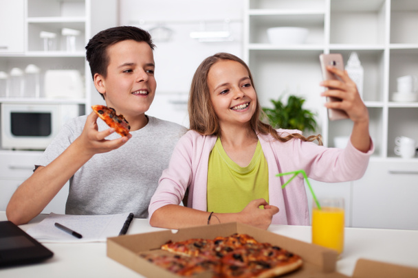 Young teenagers taking a selfie with each other and the pizza th - Fotoğraf, Görsel
