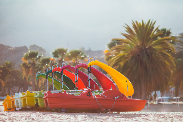 catamarans à vélo de mer sur la plage
 - Photo, image