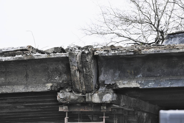 Αποξήλωση της παλιάς γέφυρας έκτακτης ανάγκης - Φωτογραφία, εικόνα