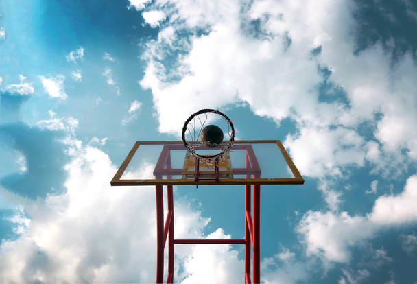basketbal hrát z bokorysu s konceptem konkurence na - Fotografie, Obrázek