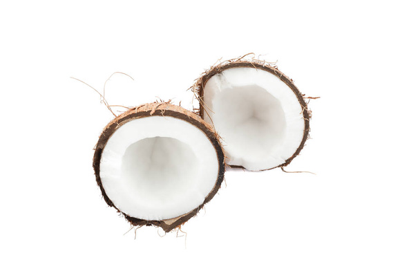 gespaltene tropische Kokosnuss isoliert auf weißem Hintergrund - Foto, Bild