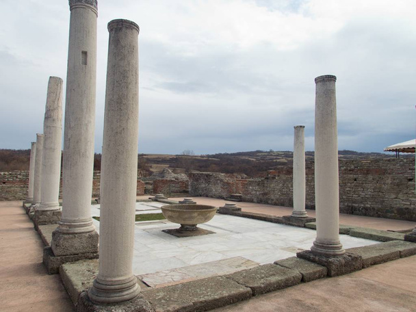 古代記念碑はセルビアのフェリックス ・ ロムリアーナをサイトします。 - 写真・画像