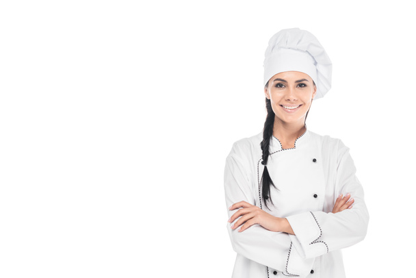 Usměvavý kuchař v postavení klobouk s překřížením rukou izolované na bílém - Fotografie, Obrázek