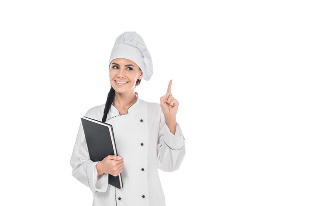 Chef en uniforme tenant livre noir et montrant geste d'idée isolé sur blanc
 - Photo, image