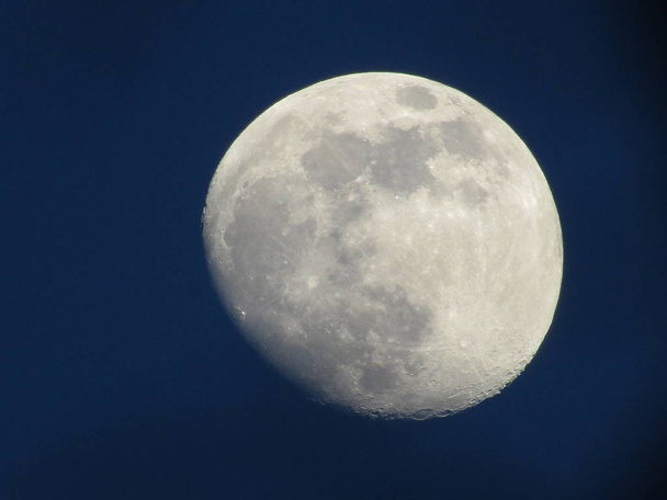 lune dans le ciel - Photo, image
