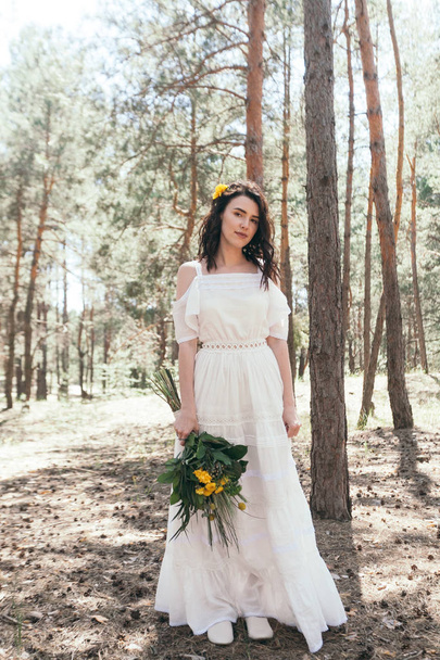Wedding walk in the pine forest. Sunny day. - Foto, imagen