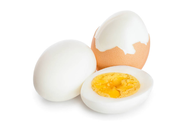 ovo cozido e metade isolado no fundo branco
 - Foto, Imagem