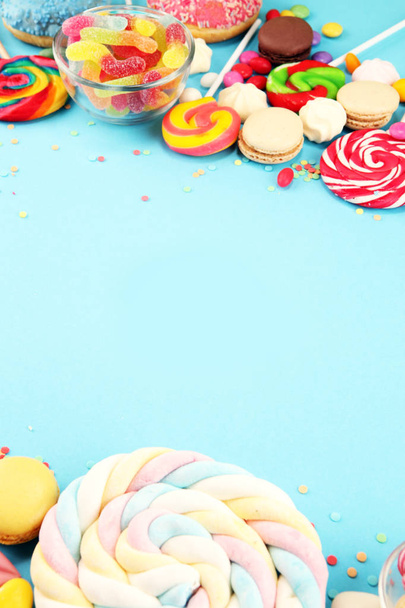 caramelos con jalea y azúcar. colorida variedad de diferentes niños
 - Foto, imagen