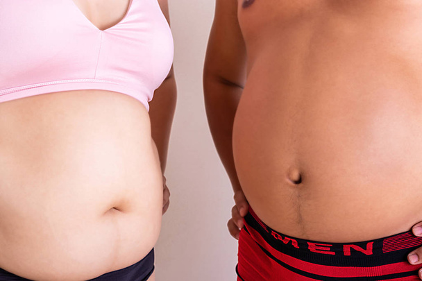 Homem e mulher gordura corporal. Conceito de dieta
 - Foto, Imagem