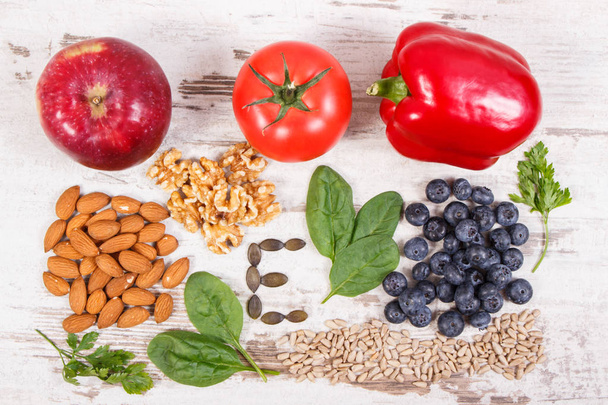 Natuurlijke ingrediënten als bron vitamine E, mineralen en voedingsvezels - Foto, afbeelding