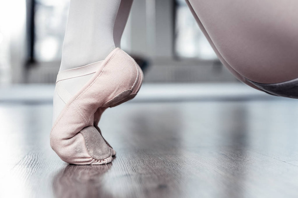 Close up of female feet standing on toes - 写真・画像