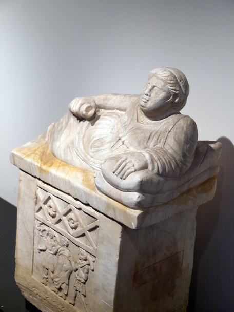 Ancient etruscan art. Sarcophagus of Chiusi, Tuscany. - Photo, Image