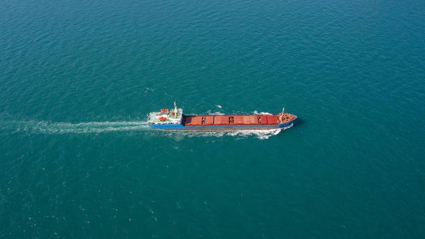 Vista superior aérea barco contenedor a toda velocidad y hermosa ola en el mar para logística
 - Foto, imagen