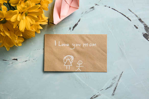 Ευχετήρια κάρτα για την ημέρα της μητέρας σε ανοιχτόχρωμο φόντο - Φωτογραφία, εικόνα