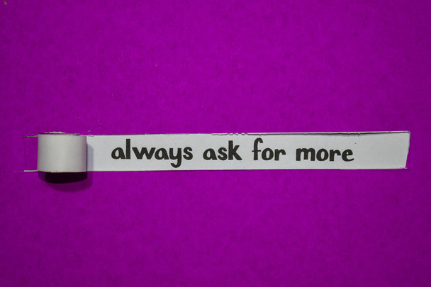 Siempre pedir más, Inspiración, Motivación y concepto de negocio en papel desgarrado púrpura
 - Foto, imagen