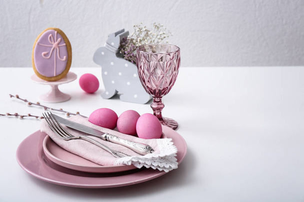 hermoso ajuste de mesa de Pascua
 - Foto, imagen