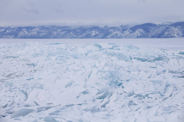 Τιρκουάζ παγάκια. Χειμώνα. Λίμνη Βαϊκάλη - Φωτογραφία, εικόνα