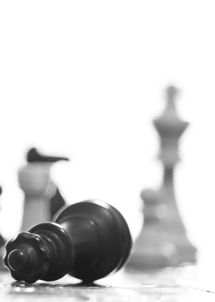scacchi fotografati su una scacchiera - Foto, immagini