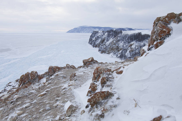 Jezioro Bajkał, Cape Sagan-Khushun na wyspie Olkhon - Zdjęcie, obraz