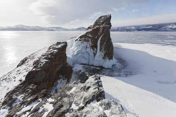 Mare Headin viitta. Järvi Baikal talvi maisema
 - Valokuva, kuva
