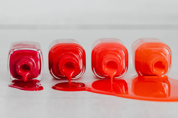 nail polish bottles in different shades of red to orange and pur - Φωτογραφία, εικόνα