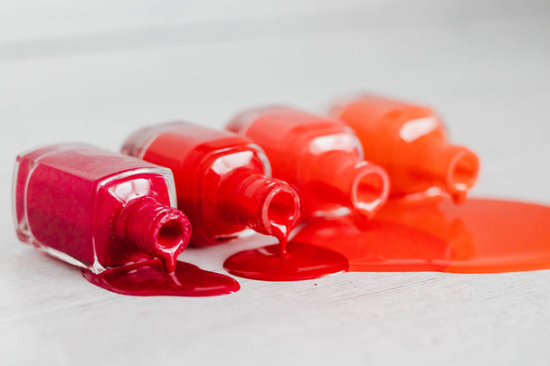 nail polish bottles in different shades of red to orange and pur - Foto, immagini