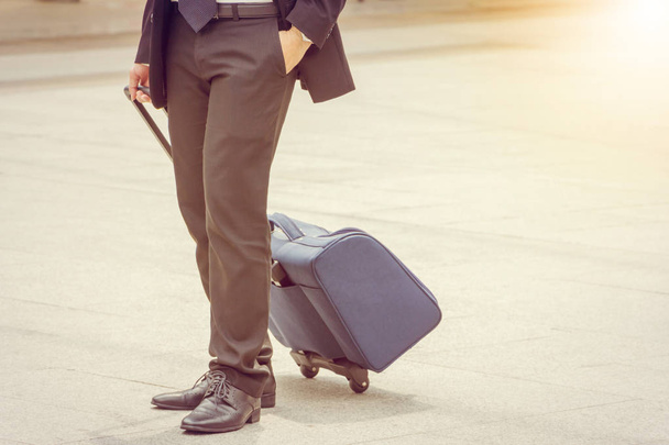Businessman traveler with luggage at city backgroun - Zdjęcie, obraz