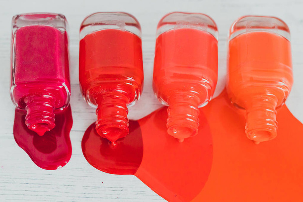 nail polish bottles in different shades of red to orange and pur - Φωτογραφία, εικόνα