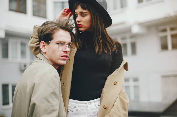 A trendy couple in a gloomy city - Valokuva, kuva