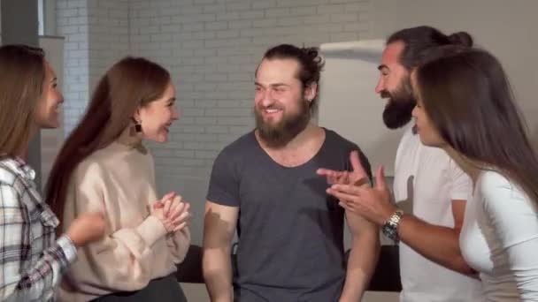 Group of entrepreneurs celebrating success, high fiving each other - Imágenes, Vídeo
