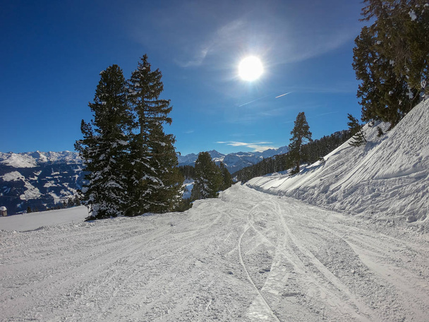 a ski area with fantastic weather - Foto, afbeelding