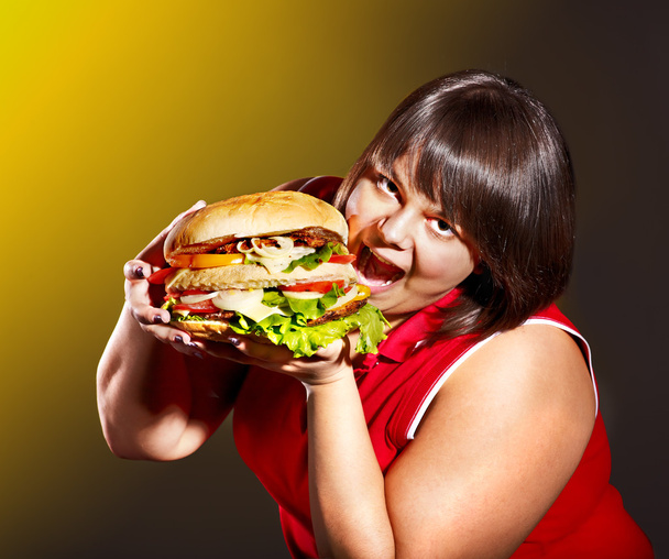 ハンバーガーを食べる女性. - 写真・画像