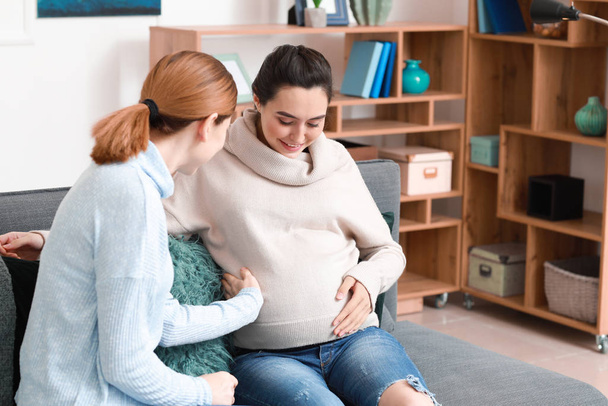 Doula with pregnant woman at home - Photo, Image