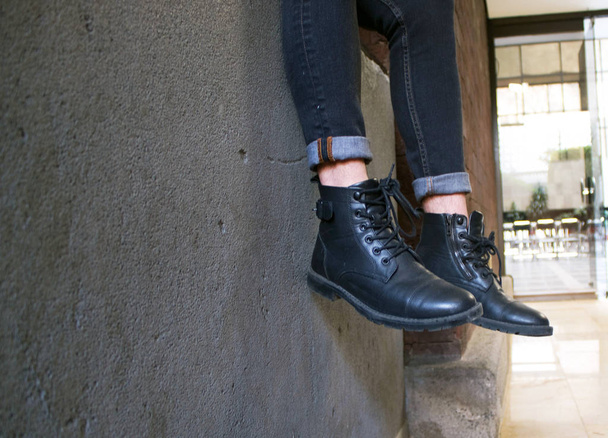 bottes noires avec lacets
  - Photo, image