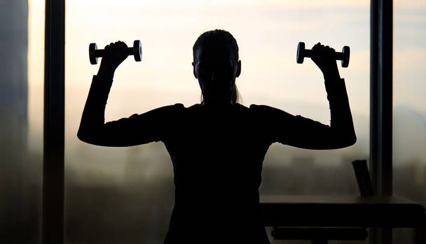 Woman of middle age working out in gym. - Foto, afbeelding