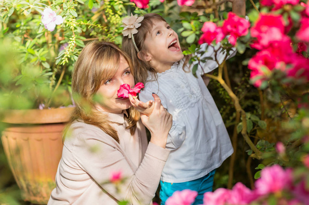 Mother And Daughter Growing Plants, gardening In Greenhouse.  - Foto, Imagem