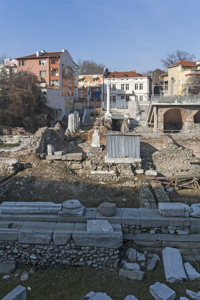 PLOVDIV, BULGARIA - FEBRUARY 10, 2019:  Panorama of Ruins of Roman Odeon in city of Plovdiv, Bulgaria - Foto, Bild