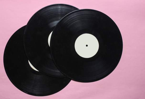 Three retro vinyl records on a pink pastel background. Top Vie - Foto, immagini