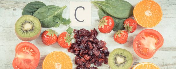Foto vintage, Frutas y verduras que contienen vitamina C, fibra y minerales, fortaleciendo la inmunidad y la alimentación saludable
 - Foto, imagen