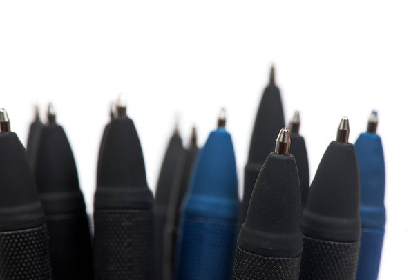 tükenmez kalemler yakın çekim. Birçok kalem. Kırtasiye - Fotoğraf, Görsel