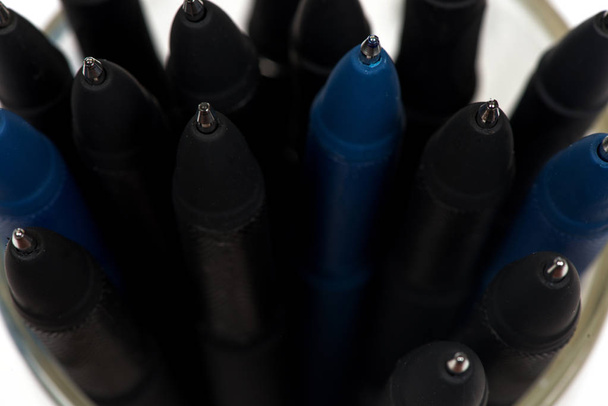 balpennen close-up. vele pennen. briefpapier - Foto, afbeelding