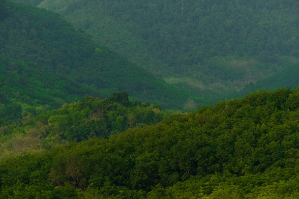 maisemia rinne vuoren iltapäivällä tausta
 - Valokuva, kuva