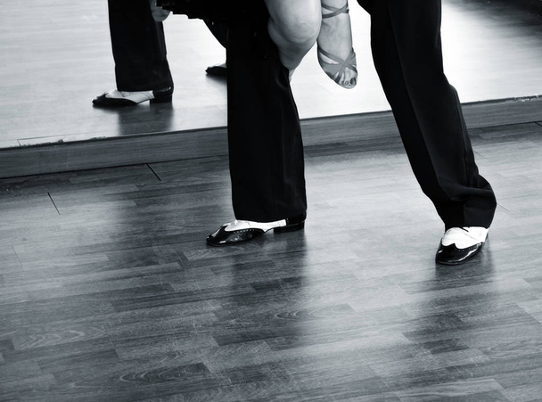 Bailarines de salsa baile de salón
 - Foto, Imagen