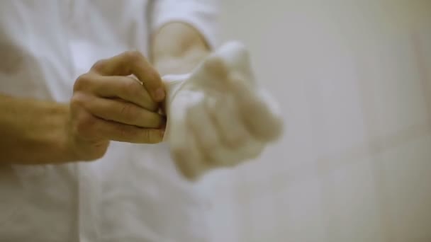 Dentist man wearing gloves - Video