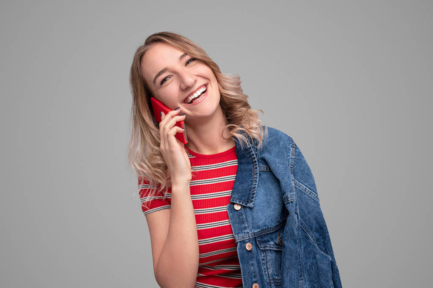 Cheerful woman speaking on smartphone - Photo, Image