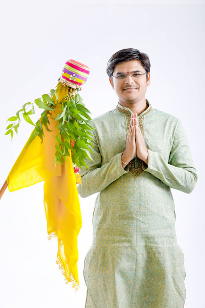 Gudi Padwa marathi nowy rok, młody indyjski obchodzi Gudi Padwa Festival - Zdjęcie, obraz